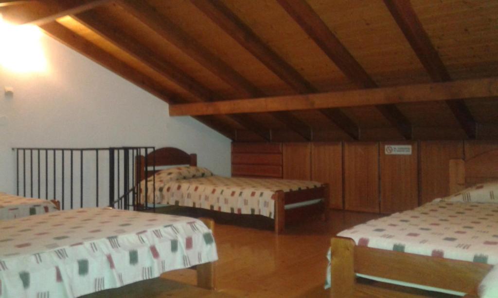 Łóżko lub łóżka w pokoju w obiekcie Evon's Rooms