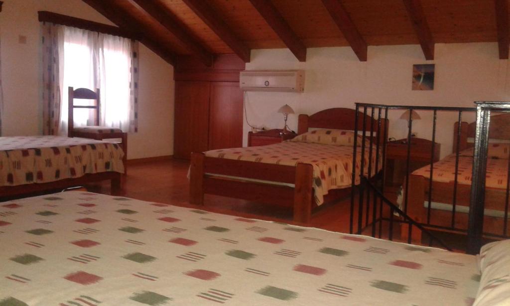 Łóżko lub łóżka w pokoju w obiekcie Evon's Rooms
