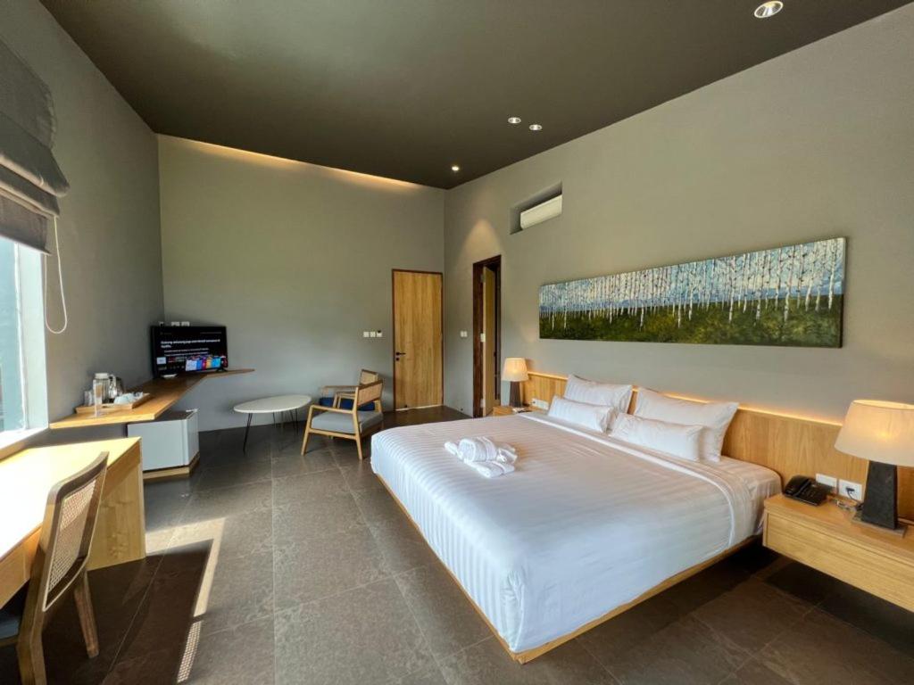TV a/nebo společenská místnost v ubytování Teras Hotel Ijen Banyuwangi