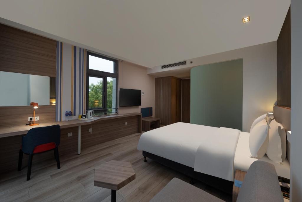 Holiday Inn Express Shanghai Pujiang, an IHG Hotel - Standard King Room - Disability Access