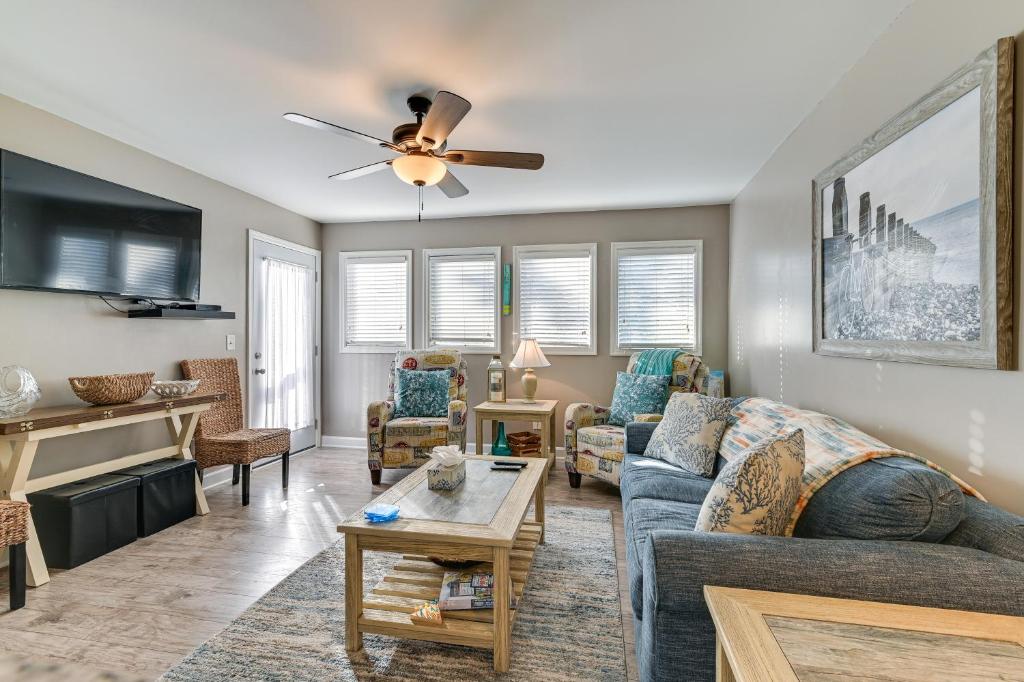 a living room with a couch and a ceiling fan at Myrtle Beach Resort Condo Pool and Beach Access! in Myrtle Beach