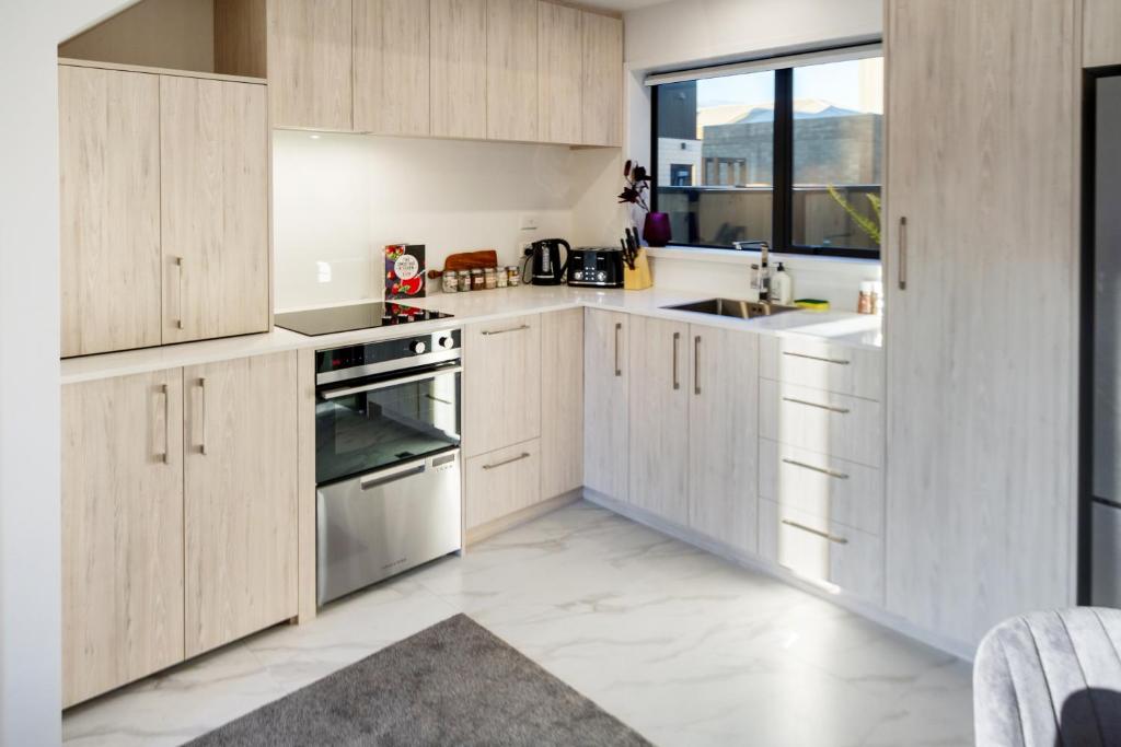 Modern 3 bed overlooking Hagley Park - Resim 13