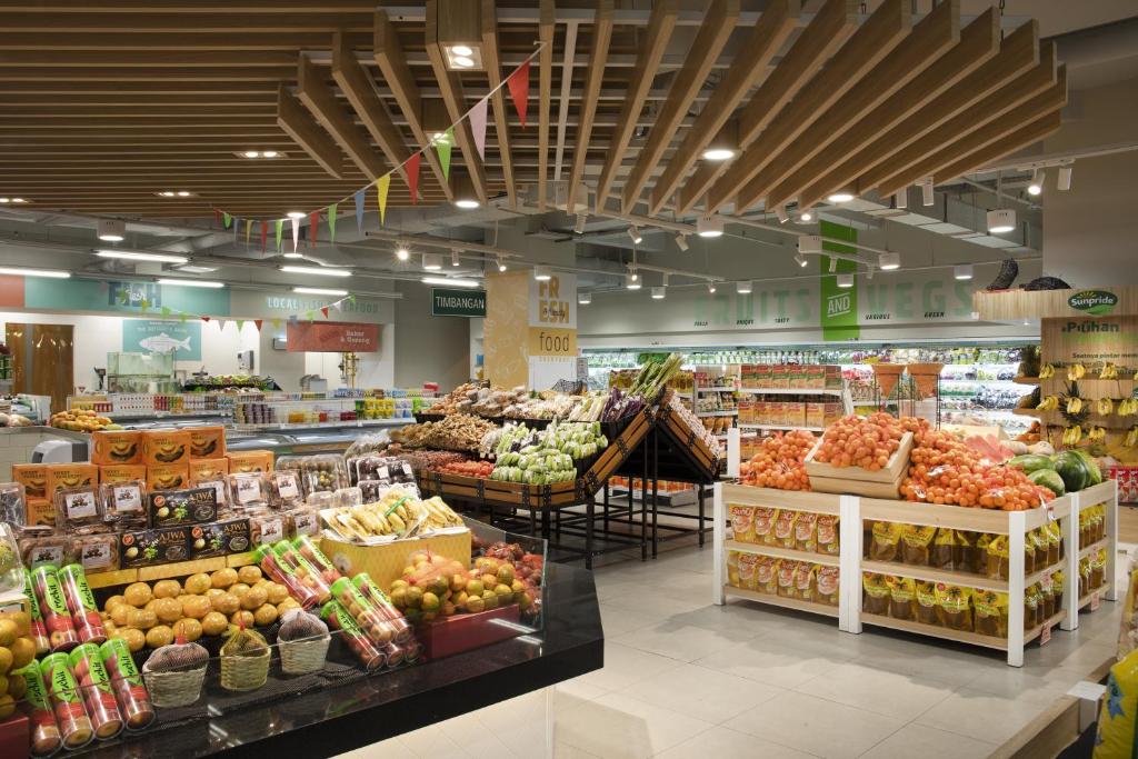 Supermarket nebo jiné obchody v  hotelu nebo okolí