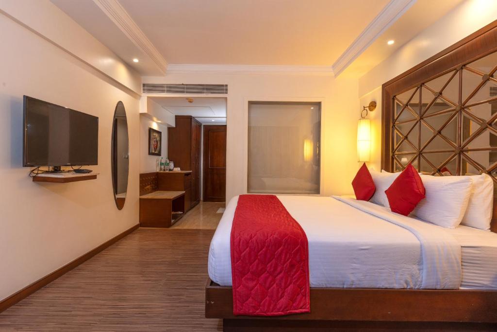 TV a/nebo společenská místnost v ubytování The Saibaba Hotel