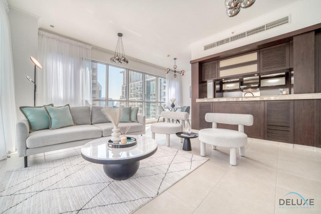 Posezení v ubytování Glamorous 1BR at Residences 5 Downtown Dubai by Deluxe Holiday Homes