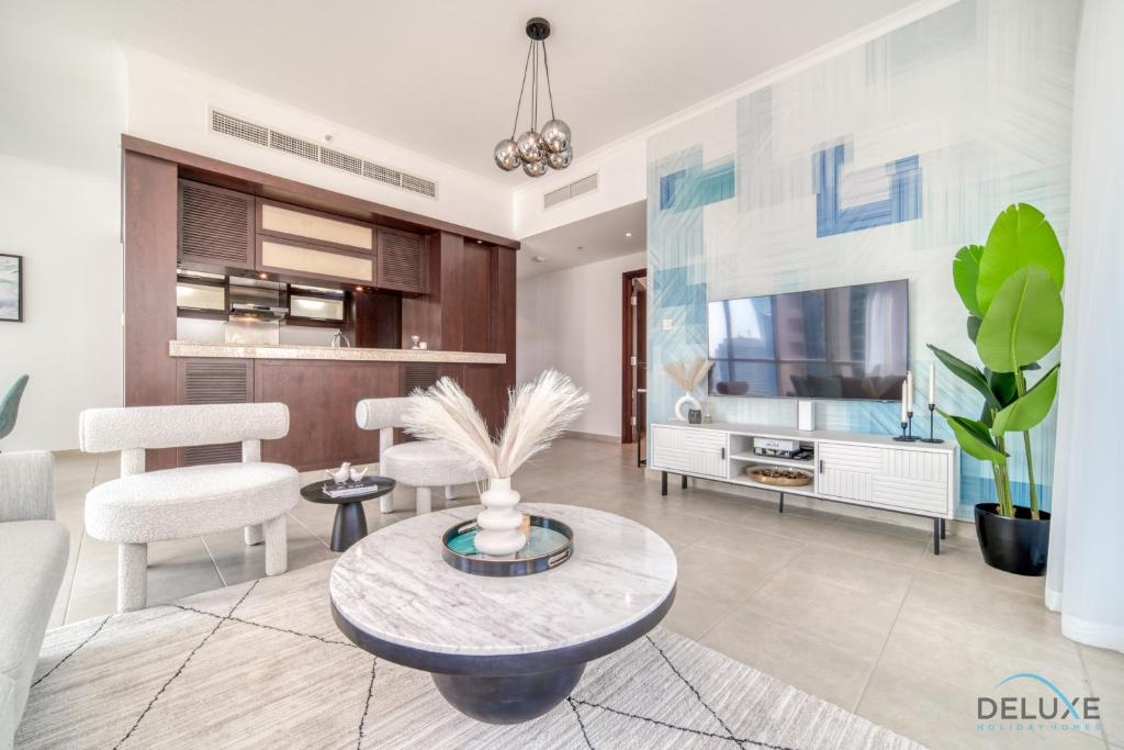 Kuchyň nebo kuchyňský kout v ubytování Glamorous 1BR at Residences 5 Downtown Dubai by Deluxe Holiday Homes