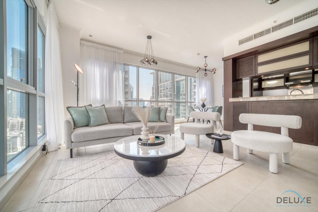 Posezení v ubytování Glamorous 1BR at Residences 5 Downtown Dubai by Deluxe Holiday Homes