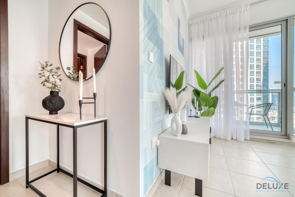 Fotografie z fotogalerie ubytování Glamorous 1BR at Residences 5 Downtown Dubai by Deluxe Holiday Homes v Dubaji