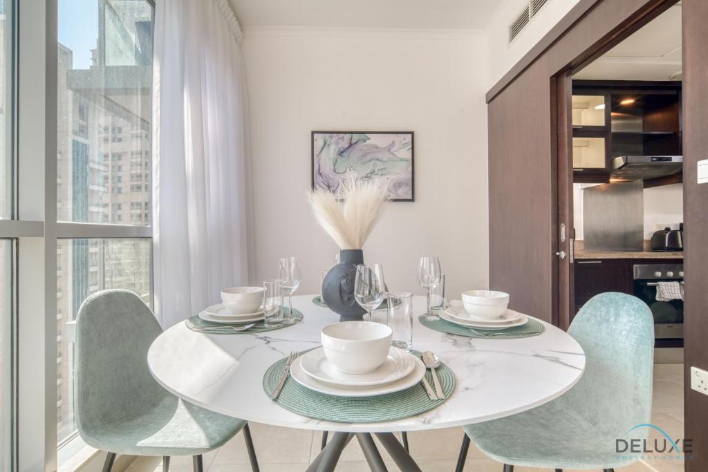 Fotografie z fotogalerie ubytování Glamorous 1BR at Residences 5 Downtown Dubai by Deluxe Holiday Homes v Dubaji