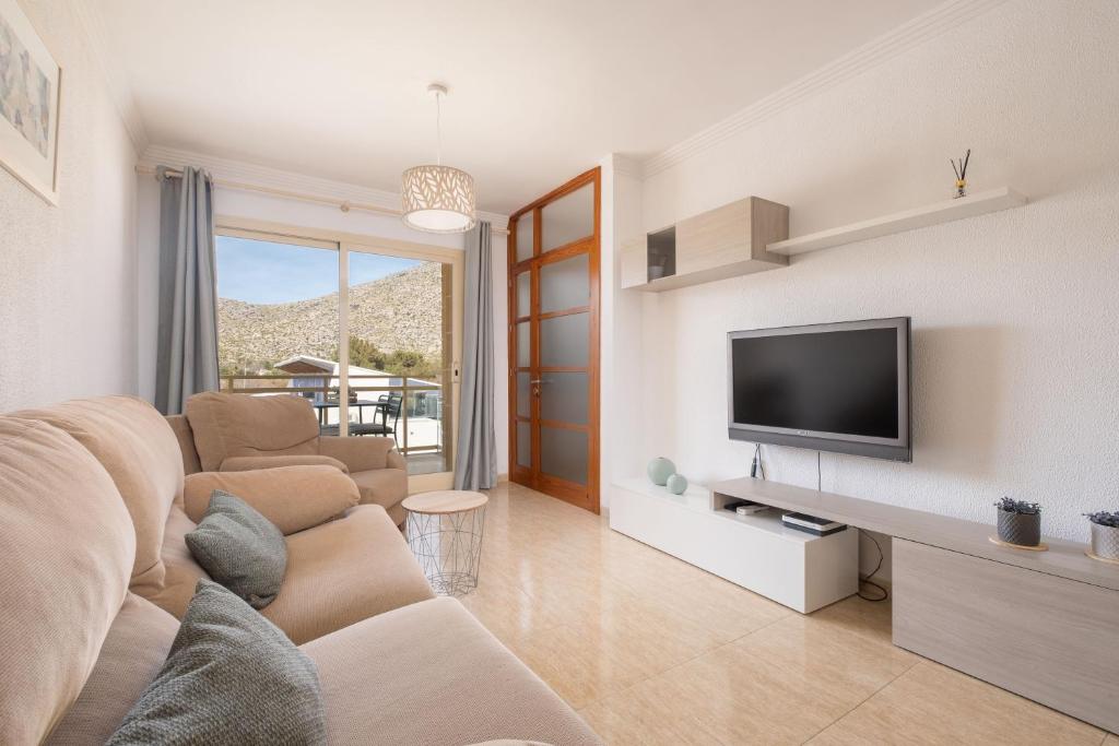 Televízia a/alebo spoločenská miestnosť v ubytovaní Apartment Vicens Buades By SunVillas Mallorca