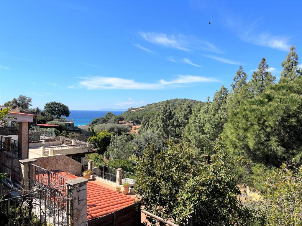 a view of the ocean from a house at Villa Fiorilla in Geremèas