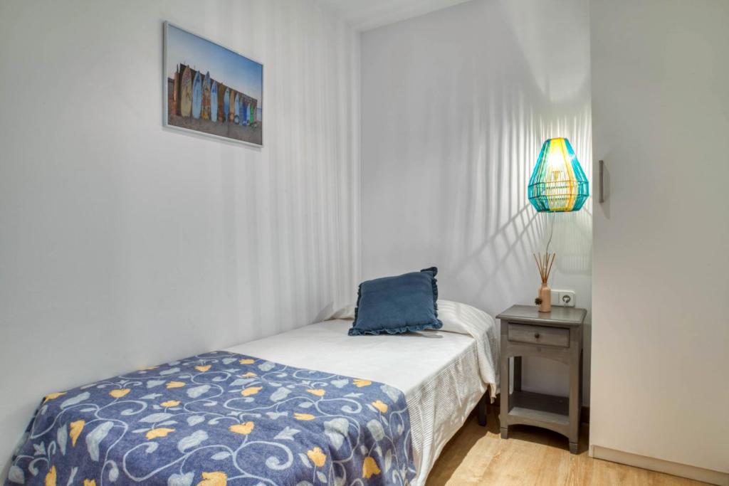 Posteľ alebo postele v izbe v ubytovaní Port Pals, precioso apartamento con vista al mar y piscina