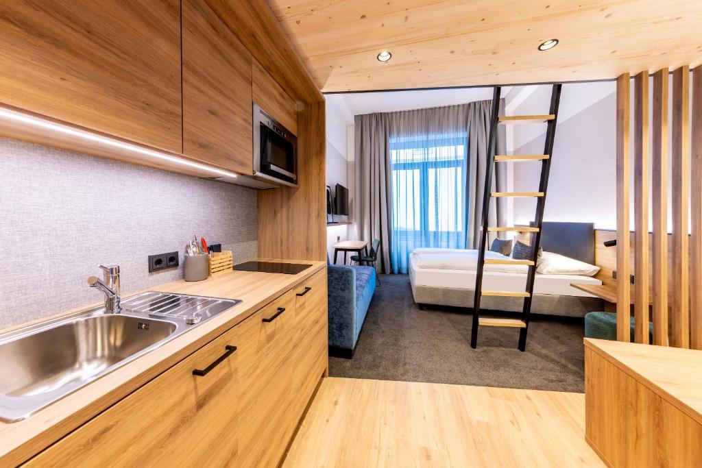 BOLLWERK Lifestyle Hotel, automatisiertes Hotel mit Self Check In - Superior Junior Suite Mit Kochnische