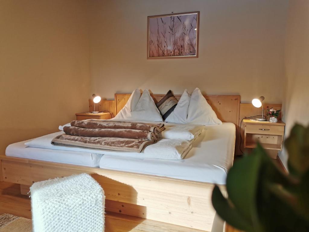 Posteľ alebo postele v izbe v ubytovaní Pension & Ferienwohnung Sonnleiten