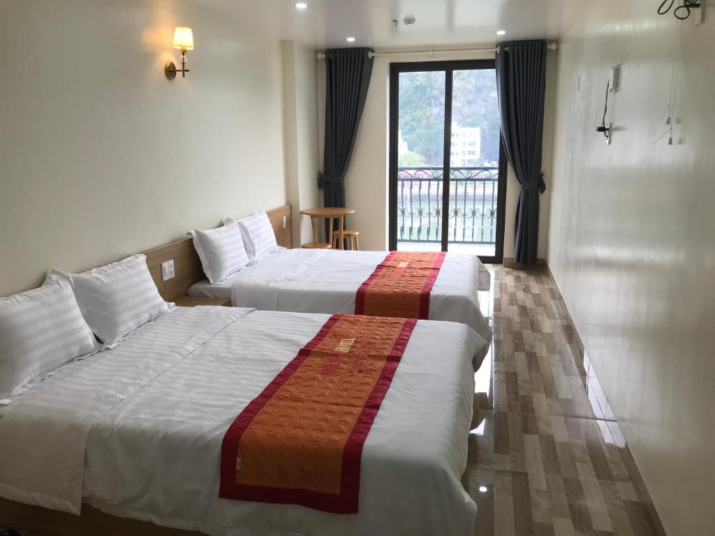 Postel nebo postele na pokoji v ubytování Anh Nhu Hotel