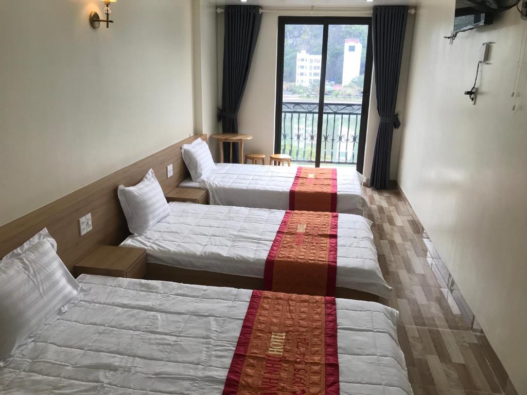 Postel nebo postele na pokoji v ubytování Anh Nhu Hotel