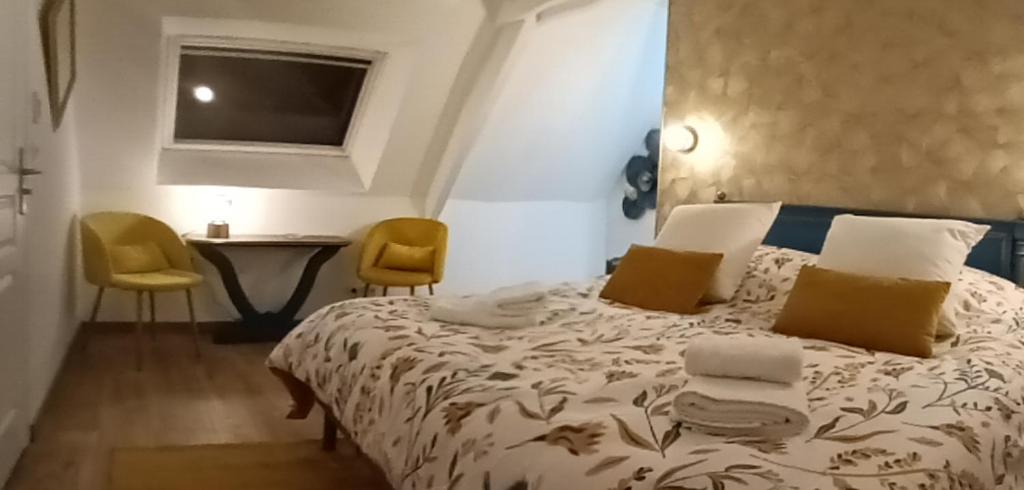 Posteľ alebo postele v izbe v ubytovaní Manoir de Pierreville