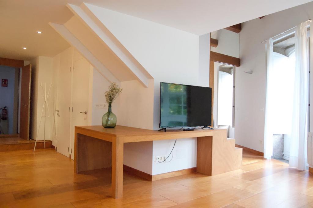 Televízia a/alebo spoločenská miestnosť v ubytovaní Apartamento Carmen II