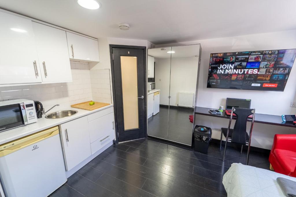 STAY SA Spacious studios next to UOB and 10min to the City! - Studio