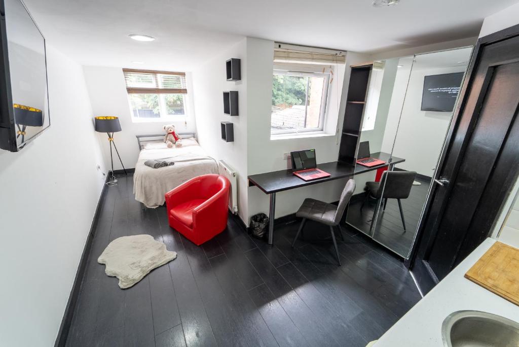 STAY SA Spacious studios next to UOB and 10min to the City! - Studio