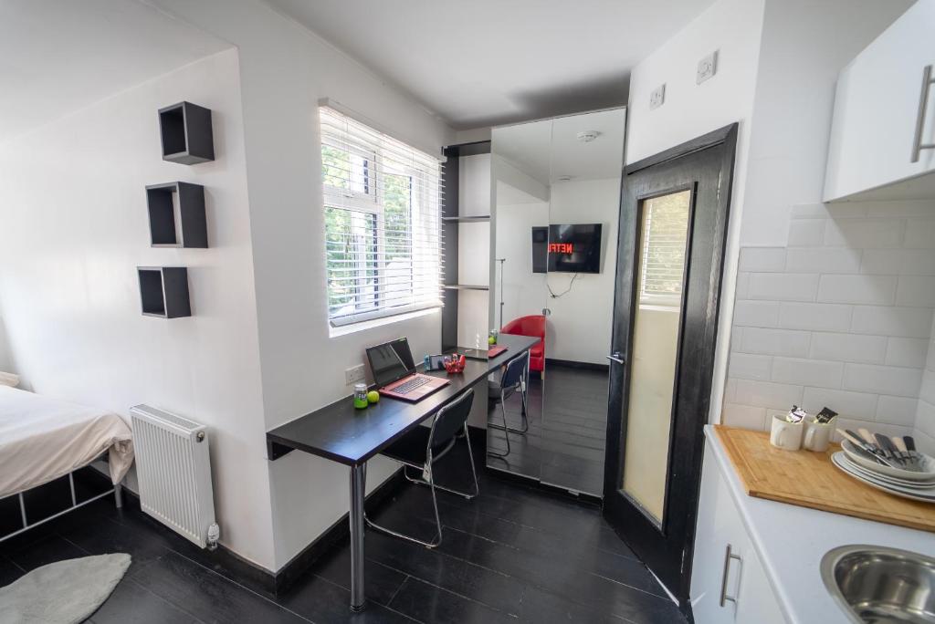 STAY SA Spacious studios next to UOB and 10min to the City! - Studio