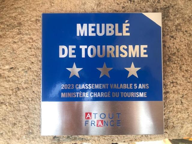 LA BRINDILLE Petit mas provencal meublé de tourisme 3 étoiles 2-3 personnes 1 piece 30 m2 tout confort lisière foret jardin Jacuzzi Piscine - Villa D'une Chambre