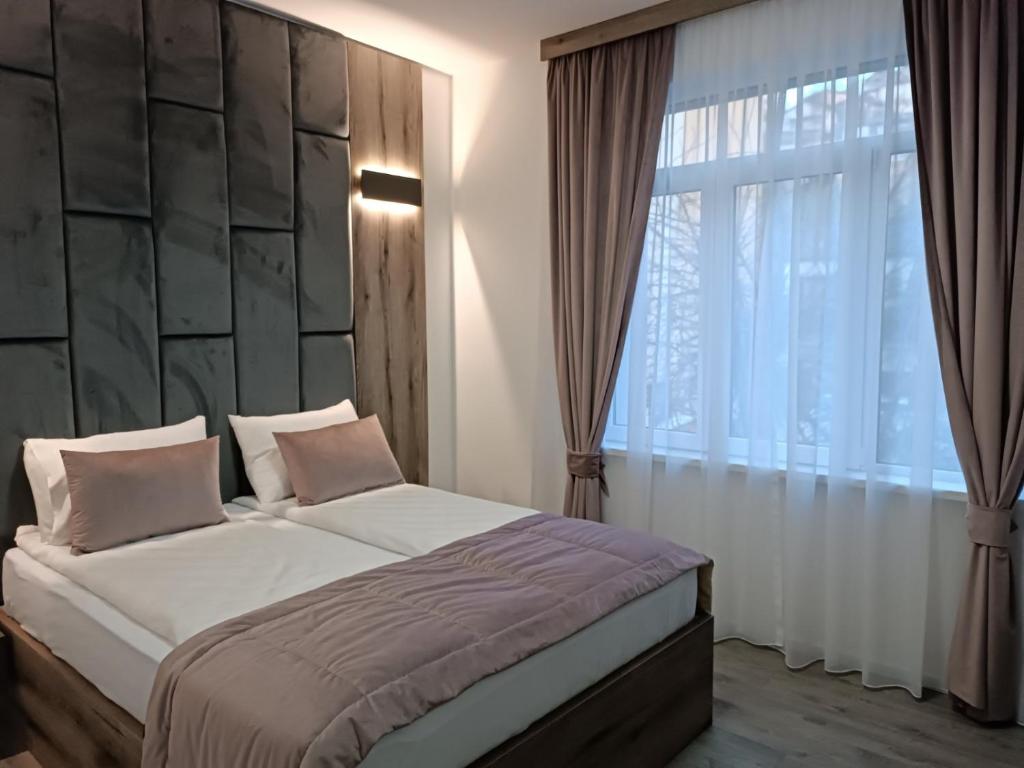 Postel nebo postele na pokoji v ubytování Casa ARTEE Free Parking