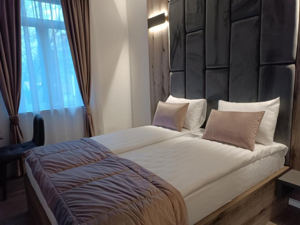 Postel nebo postele na pokoji v ubytování Casa ARTEE Free Parking