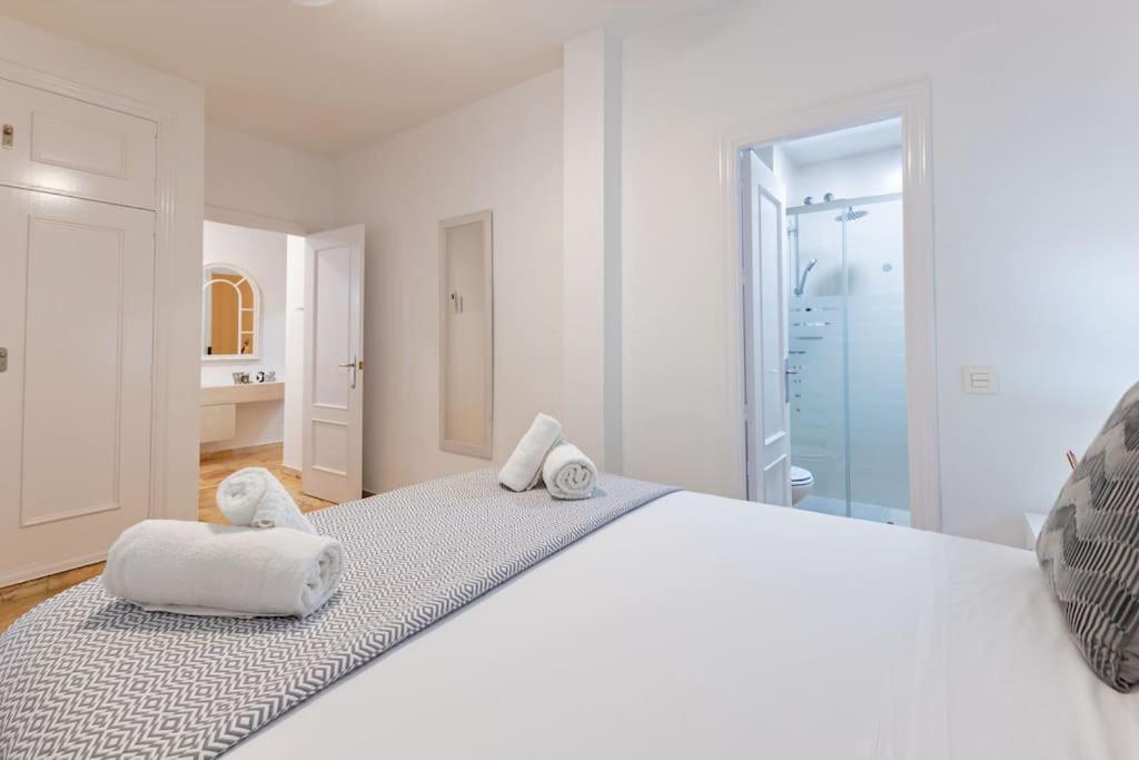 A bed or beds in a room at Jimios city center by Valcambre