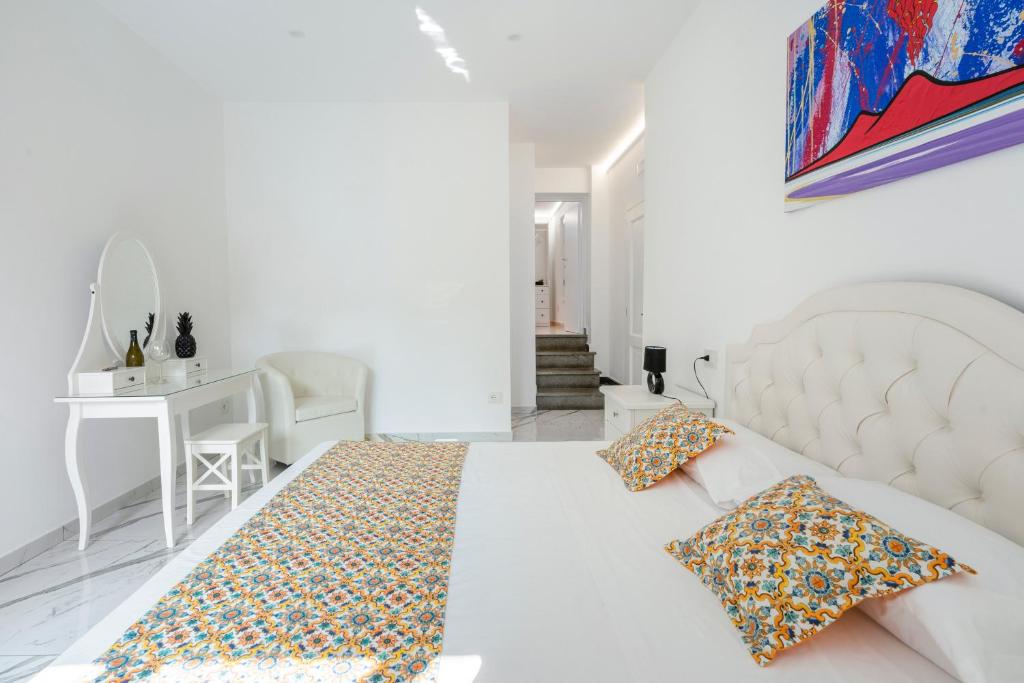 Postel nebo postele na pokoji v ubytování Deluxe Suites