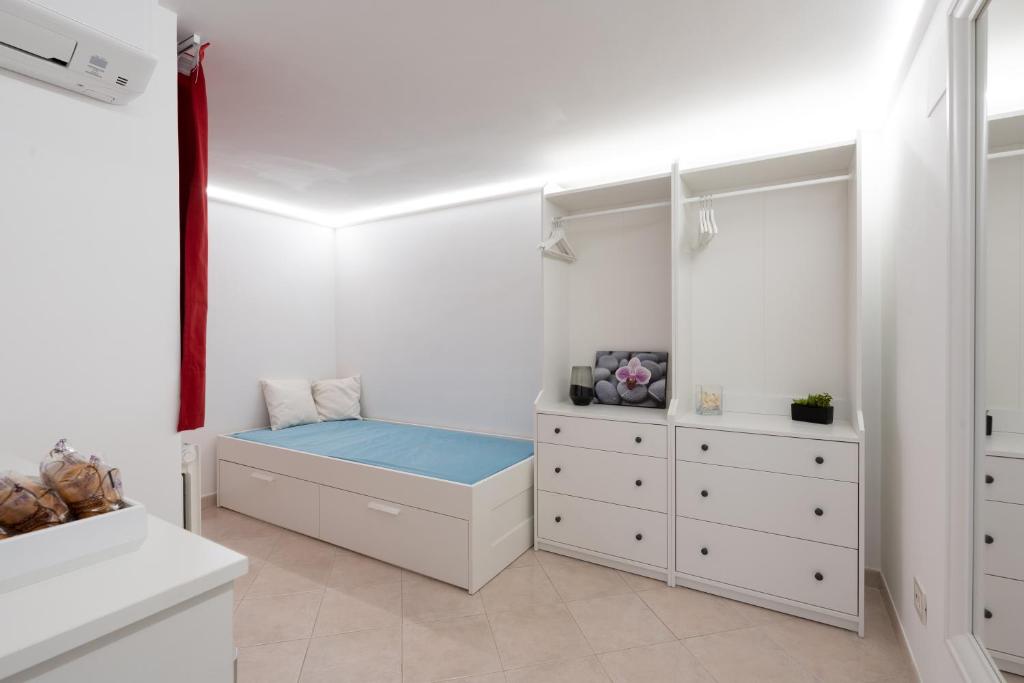 Postel nebo postele na pokoji v ubytování Deluxe Suites