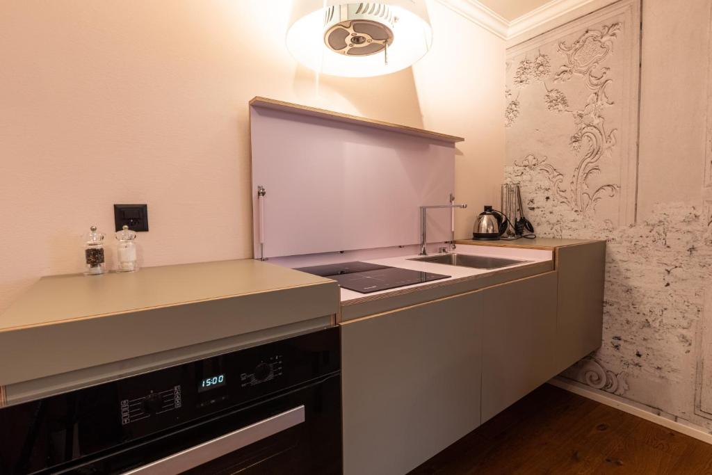 Kuchyň nebo kuchyňský kout v ubytování Home Hotel Arosa