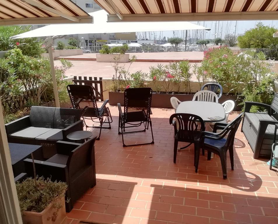 Balkón alebo terasa v ubytovaní Magnifique appart neuf 6 pers CLIMATISE grande terrasse amenagee