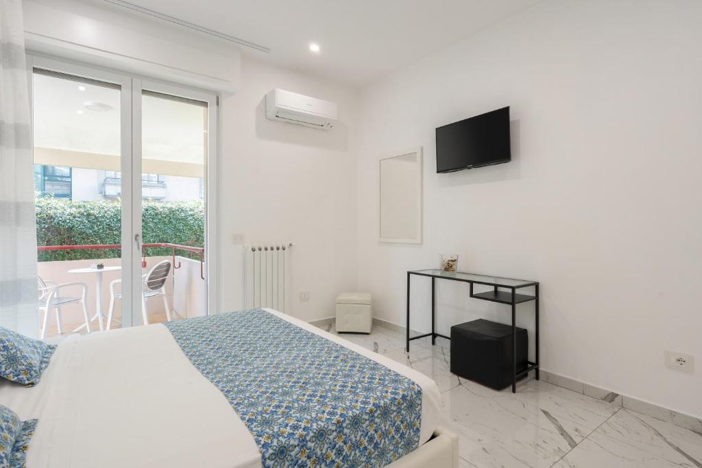 TV a/nebo společenská místnost v ubytování Deluxe Suites
