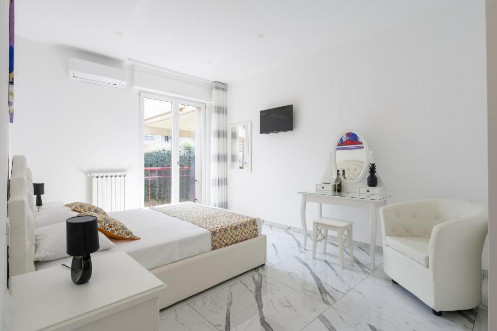 Postel nebo postele na pokoji v ubytování Deluxe Suites