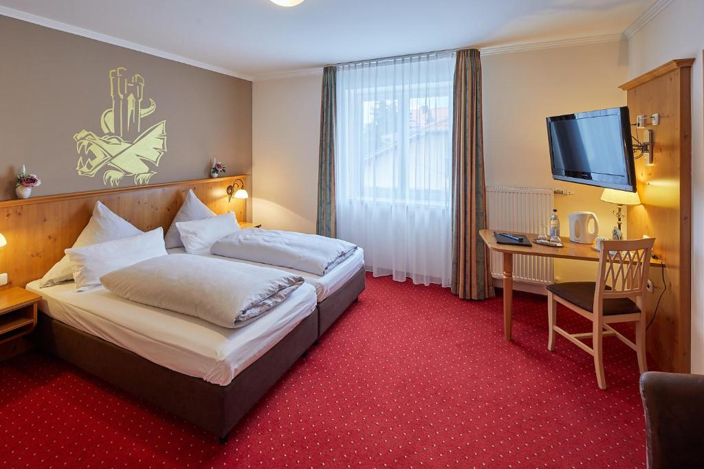 Postel nebo postele na pokoji v ubytování Hotel Gasthof Fellner