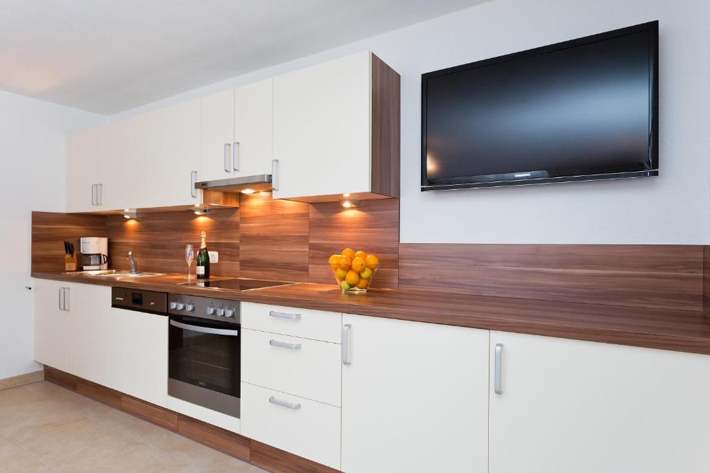 Kuchyň nebo kuchyňský kout v ubytování Sonn-Alm Chalet-Apartments