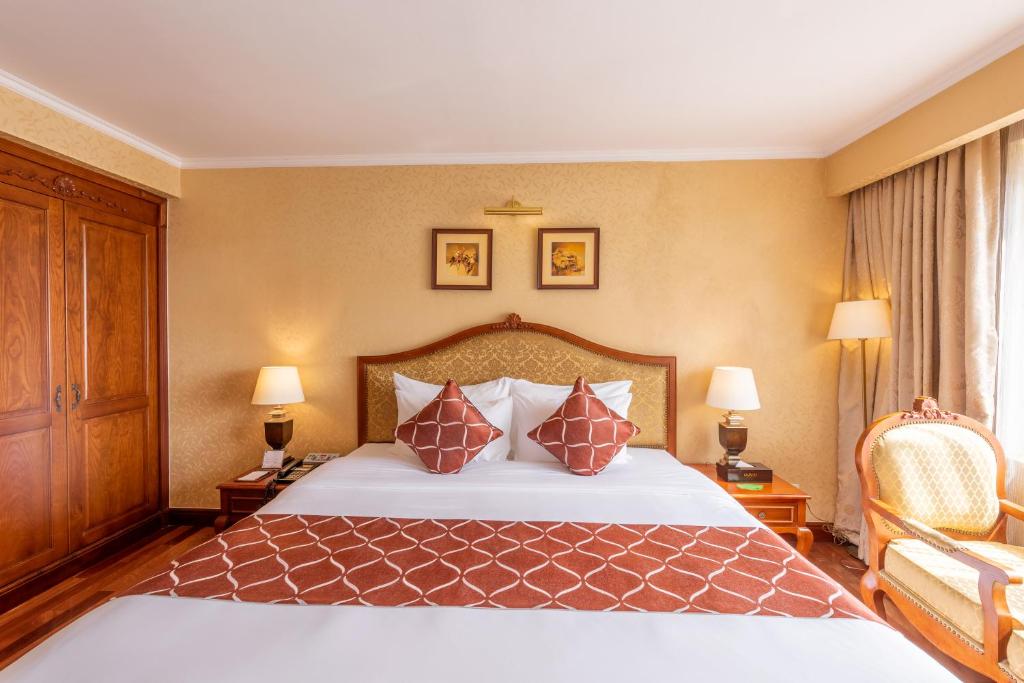 Phòng Senior Deluxe Có Giường Cỡ King Nhìn Ra Thành Phố Hoặc Sông