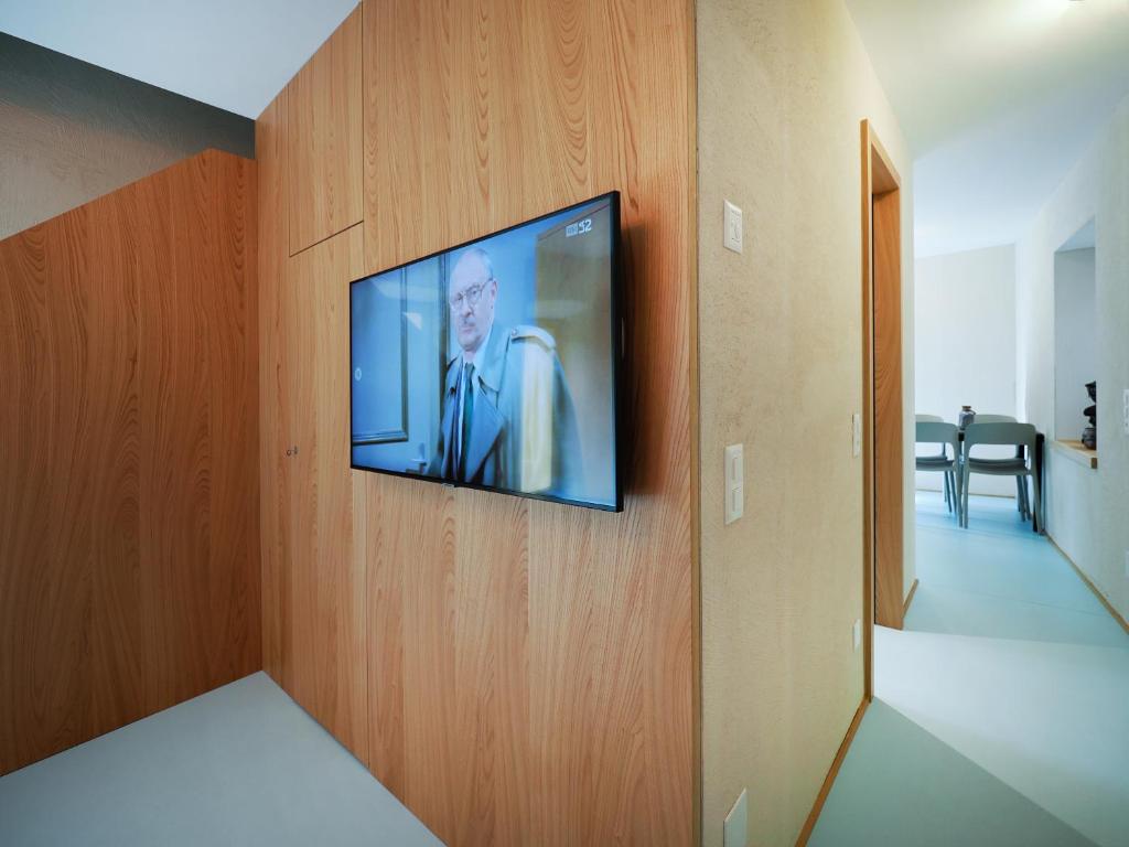 TV a/nebo společenská místnost v ubytování Rustico Mulino1 - Fully Renovated Near Locarno and Ascona
