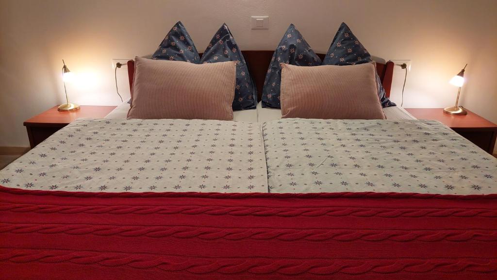 Letto o letti in una camera di Rooms Ravnik