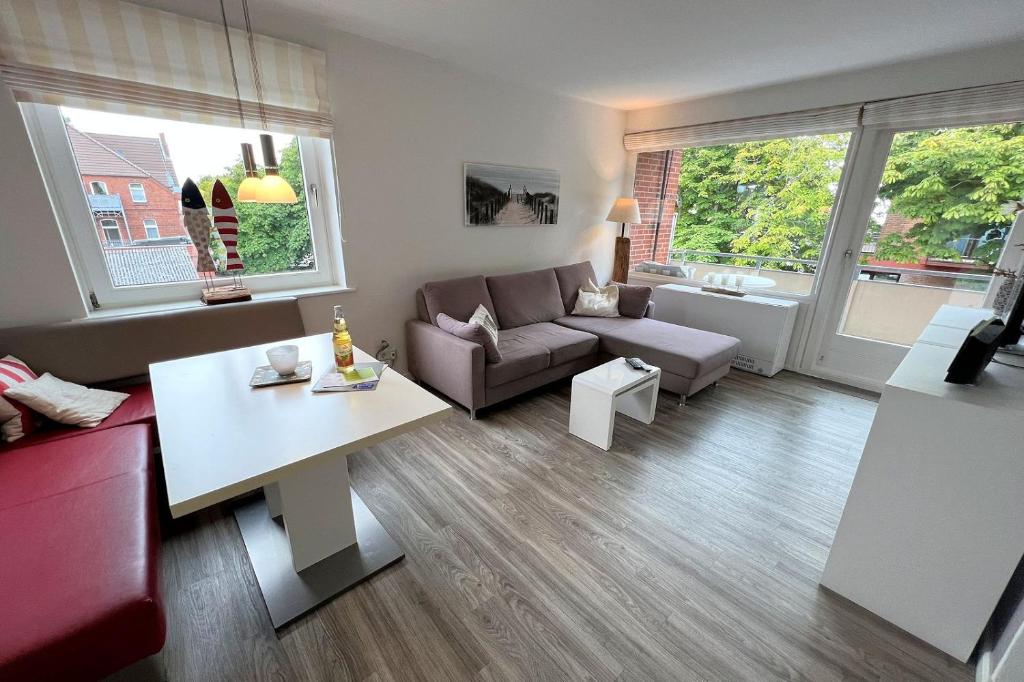 a living room with a couch and a table at Whg Lütt Lee Sandwall 60 Wyk in Wyk auf Föhr