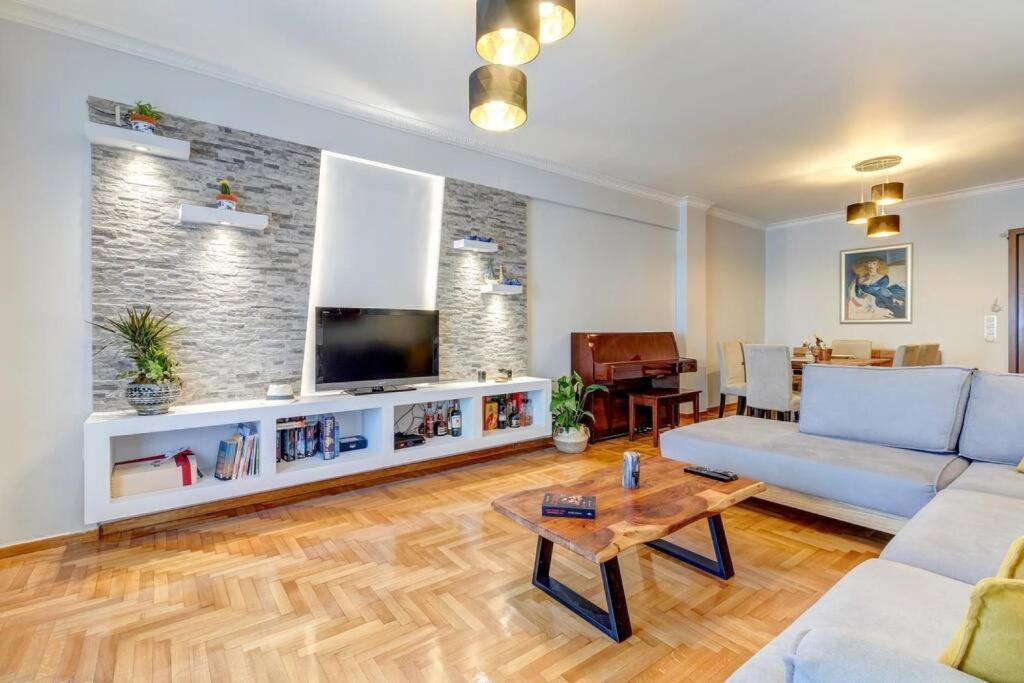 Gallery image of Χαλανδρι Chalandri dazzling Luxury flat 5' walk from metro in Athens