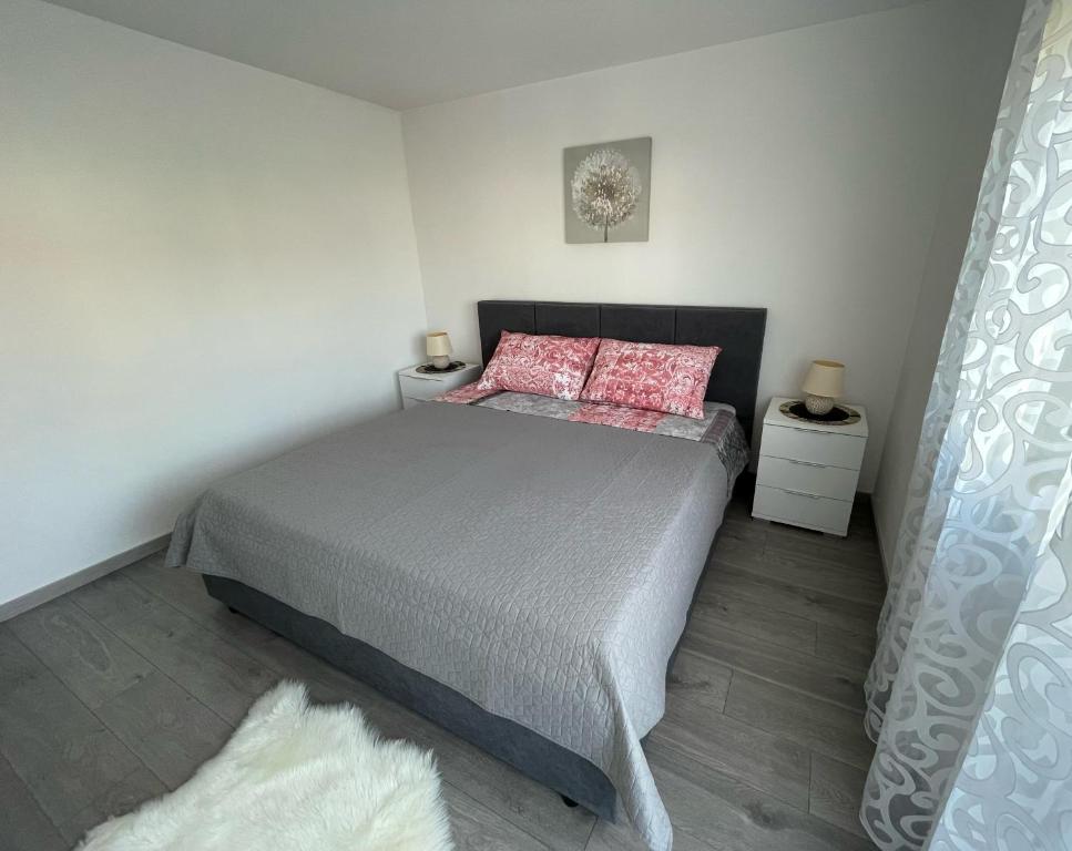 Postel nebo postele na pokoji v ubytování Apartments Elvira