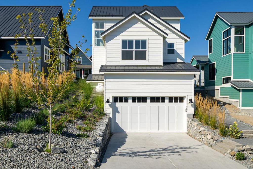 Το κτήριο όπου στεγάζεται  η παραθεριστική κατοικία