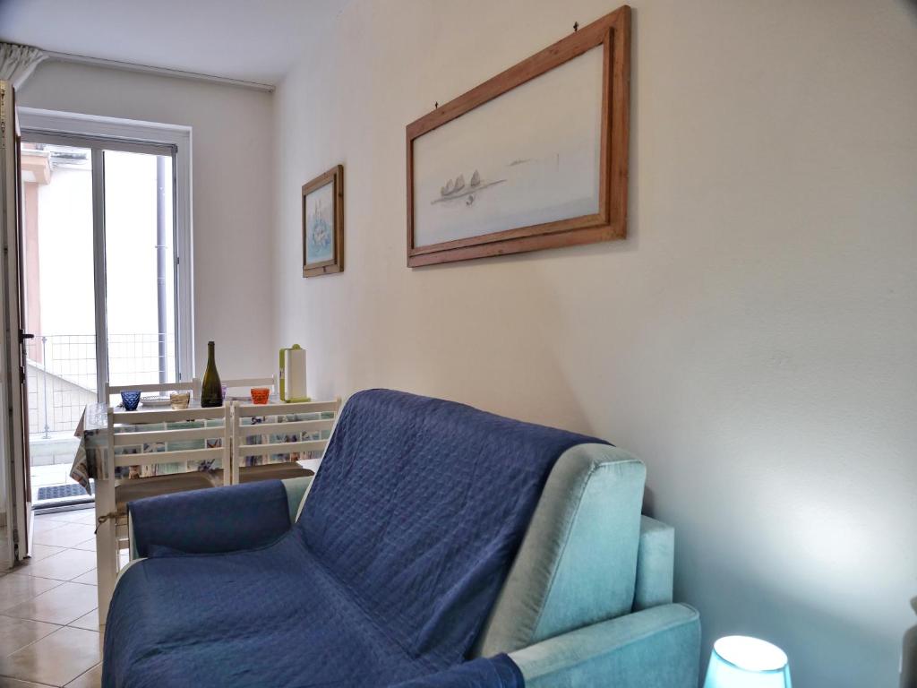 A seating area at ROSE DE MAR - Grazioso appartamento con posto auto