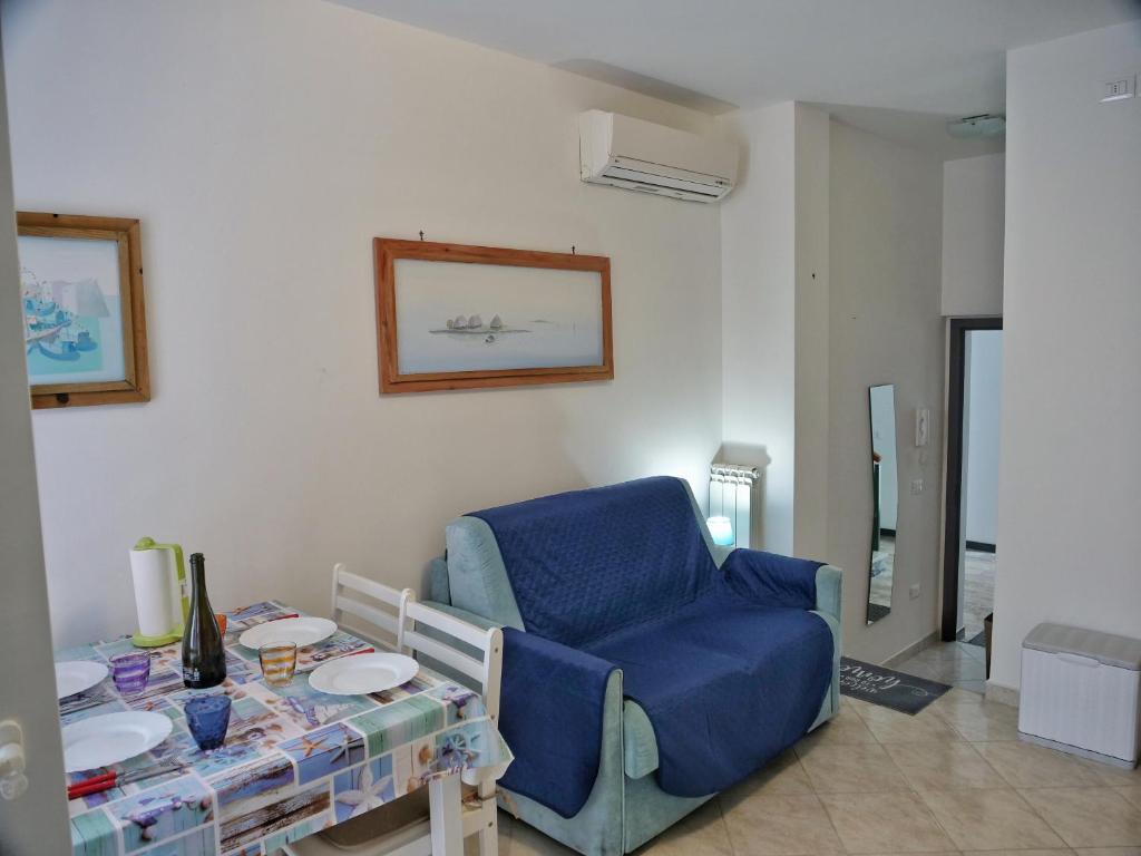 A seating area at ROSE DE MAR - Grazioso appartamento con posto auto