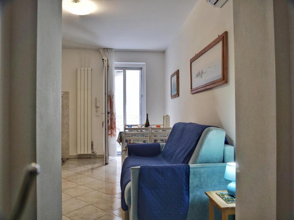 A seating area at ROSE DE MAR - Grazioso appartamento con posto auto
