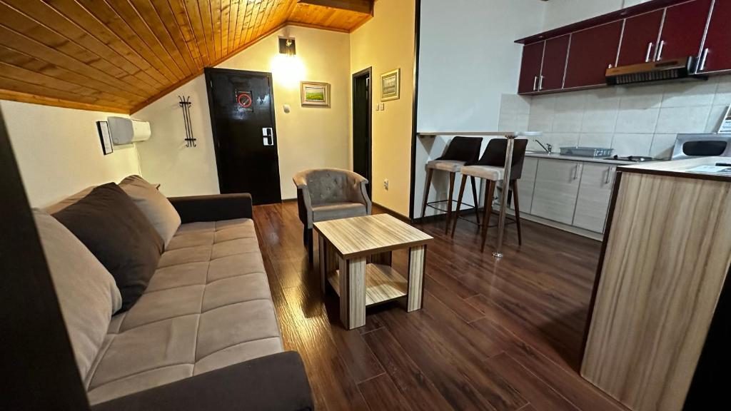 Kuchyň nebo kuchyňský kout v ubytování Club Satelit Zlatibor