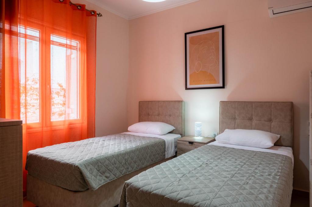 Postel nebo postele na pokoji v ubytování Fouki apartments Ipsos Beach