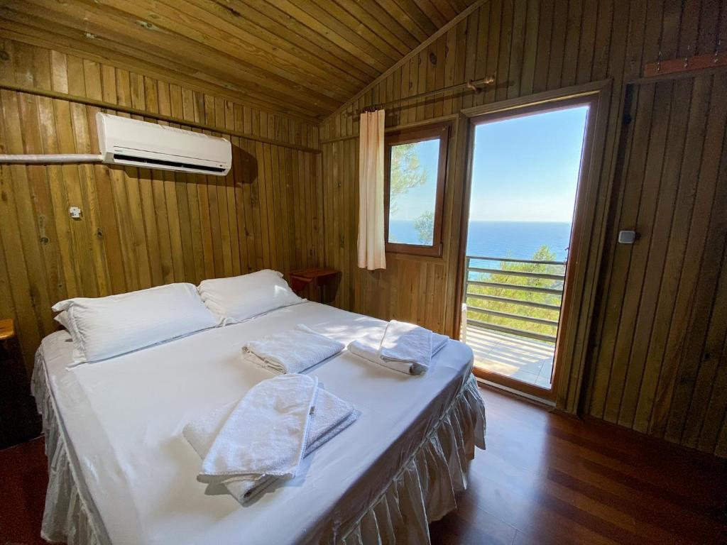 Кровать или кровати в номере Tree Houses Hotel